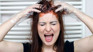 8 Често Фатални Грешки при Боядисване на Коса в Домашни Условия